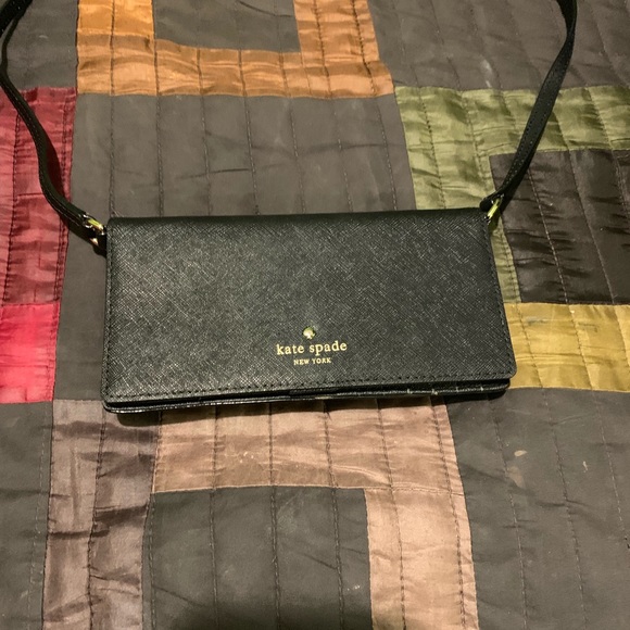 kate spade Handbags - Kate Spade iPhone Crossbody